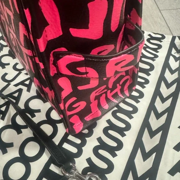 Marc Jacobs Neon Pink and Black Graphic Tote - Picture 7 of 8